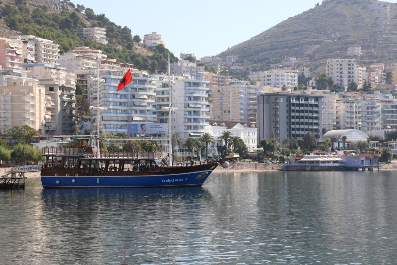 Luxury Seafront Apartments Sarande Exterior photo