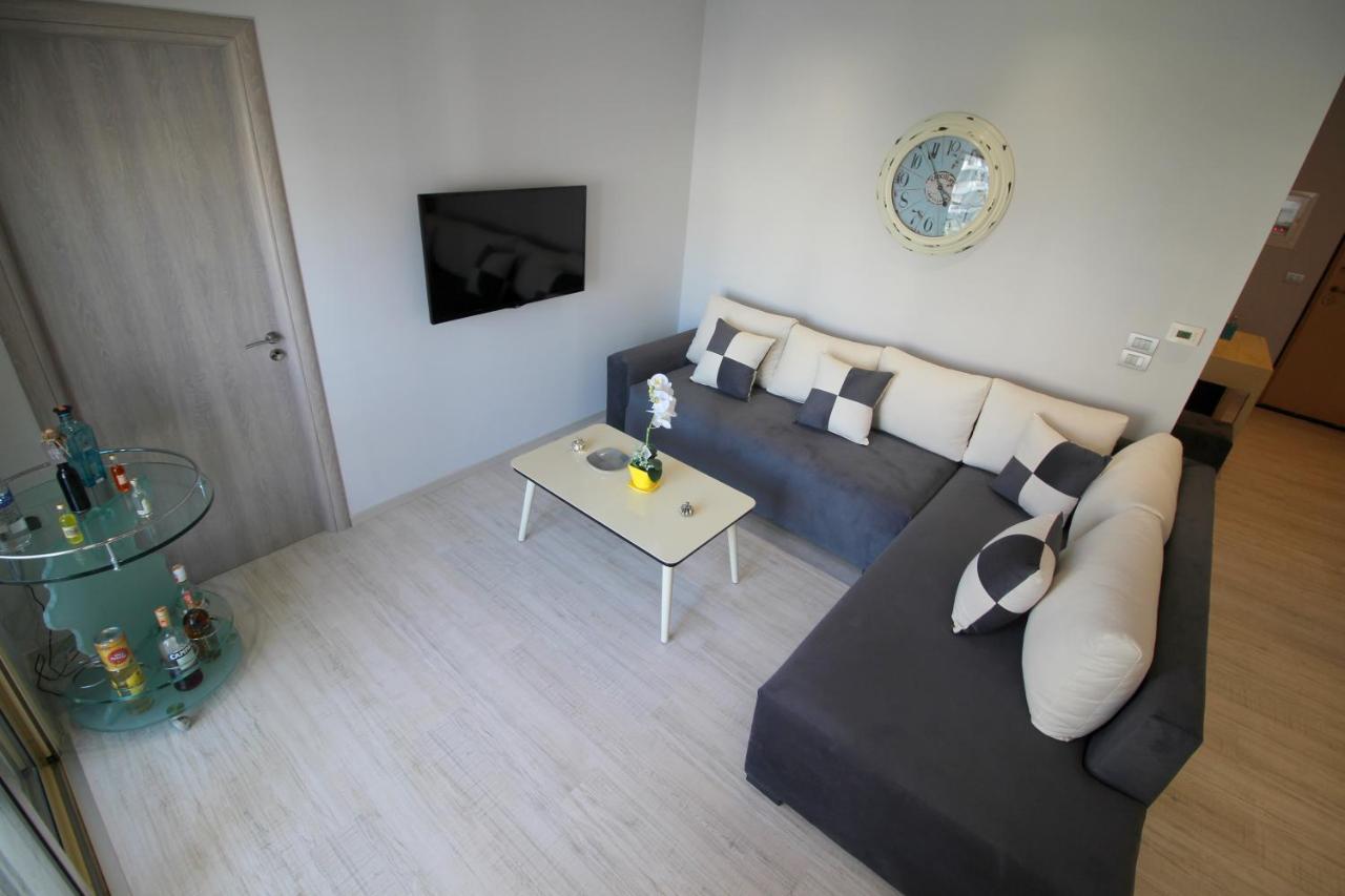 Luxury Seafront Apartments Sarande Exterior photo