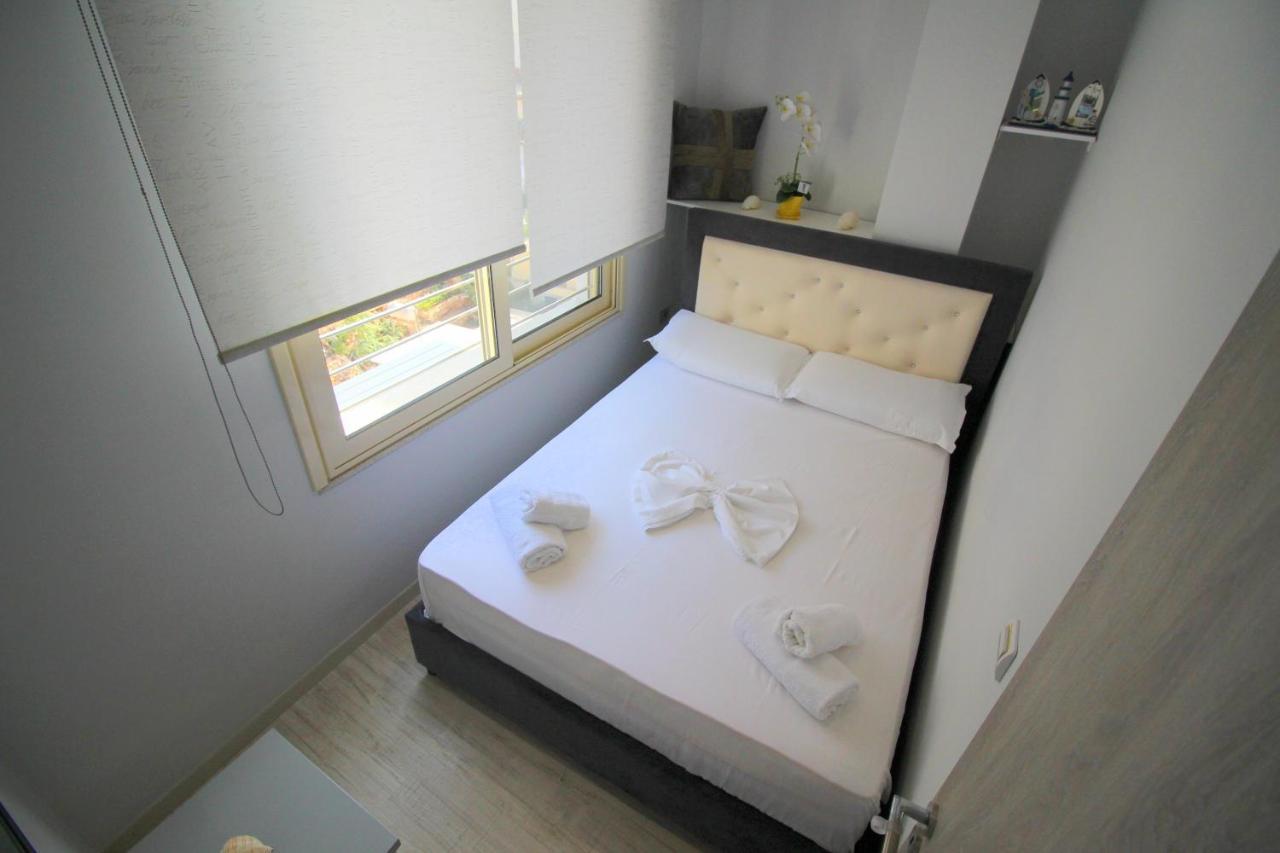 Luxury Seafront Apartments Sarande Exterior photo